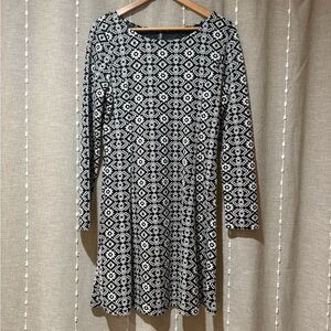 Massini Black and White Geometric Long Sleeve Dress